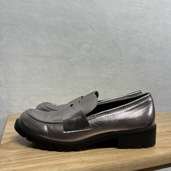 Madden Girl Jluella Silver Metallic Slip On Penny Loafer Shoes Youth Size 5 - Picture 3 of 9